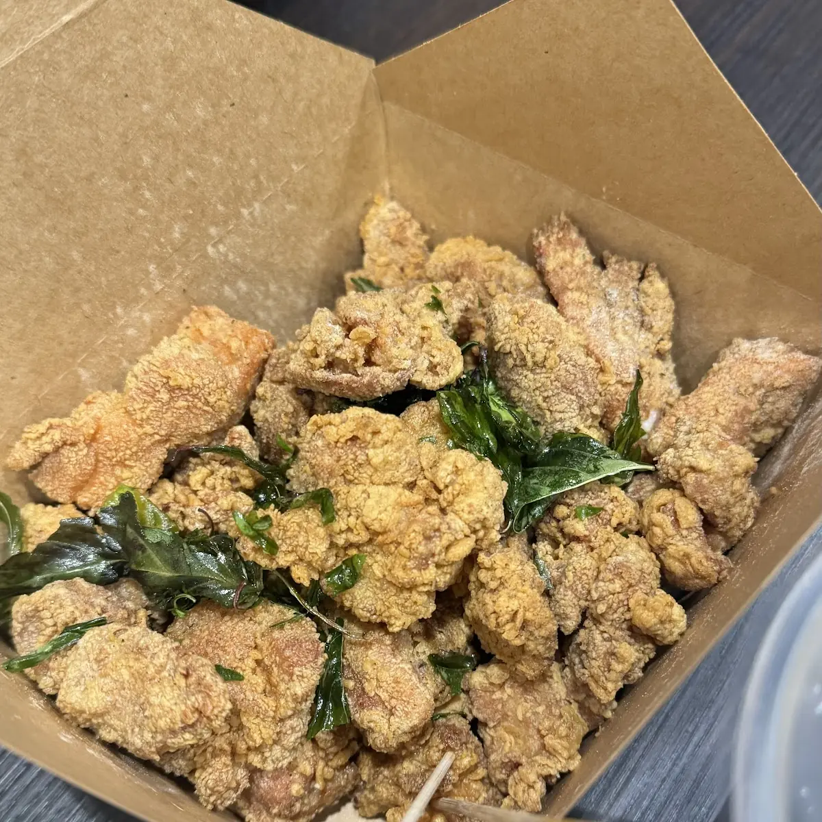crispy fried chicken wings 6pcs 酥炸鸡翅 6只